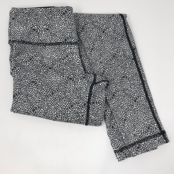 lululemon athletica Pants - Lululemon Black white floral leggings size 4